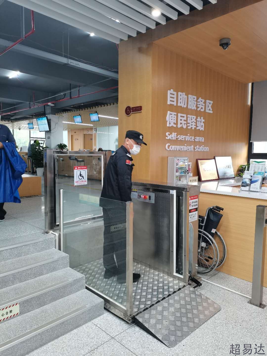 螺桿無障礙升降臺(tái)